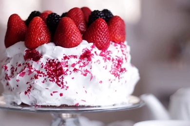 674542 Color Wallpapers: Strawberry Cake Backgrounds Pictures.