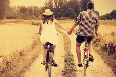 Beautiful Couple Riding On Bicycle Wallpapers   DreamLoveWallpapers