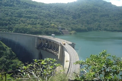 Victoria dam srilanka2.jpg