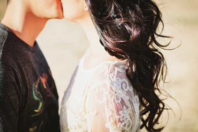 18+ Kissing Pictures Of Love Couple