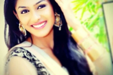 Mrunal Thakur HD Wallpapers Free Download