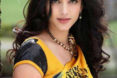 Download Actress Shruthi Hassan Cute HD Wallpapers Wallpapers HD ...