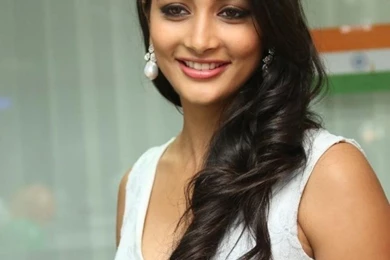 Pooja Hegde New Pics 11.jpg