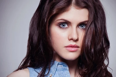 Alexandra Daddario HD Wallpapers Free Download