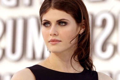 Alexandra Daddario New Hot Cute Hd Wallpapers   Wallpaperss HD