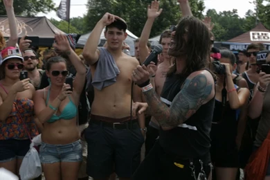 Adam Lazzara Of Taking Back Sunday Performs “Homeless Romantic ...