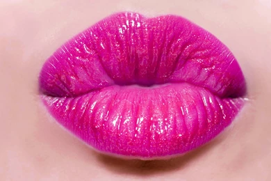 2560x1440 Pink Lips Kiss Wallpapers