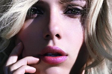 Download Scarlett Johansson Pink Lips Wallpapers For iPhone 4