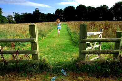 Women Hedges Girls In Nature Wallpapers