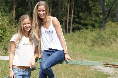 Girls In Nature Uhd Wallpapers   Ultra High Definition Wallpapers ...