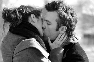Romantic French Kiss Wallpapers