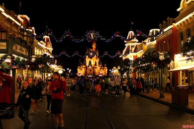 Christmas Decorations: Christmas Nighttime View Of Main Street ...