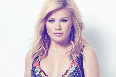 Amazing Kelly Clarkson Pictures