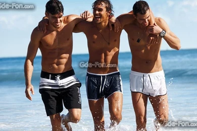 426982_parni_modeli_foto_oboi_more_ulybki_1680x1050_www.Gde Fon.com.jpg