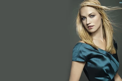 Yvonne strahovski 5085 2560x1600.jpg