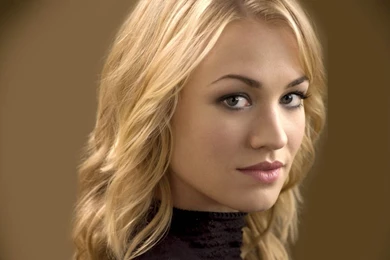 Yvonne Strahovski Wallpapers