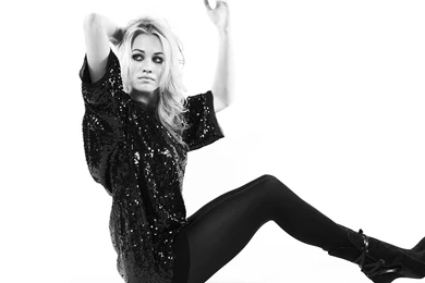 Yvonne Strahovski Wallpapers