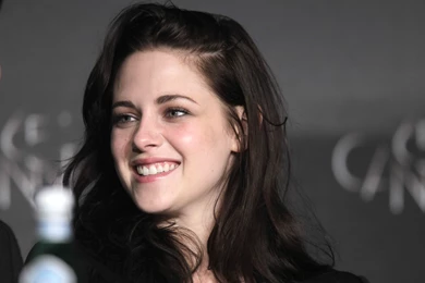 Kristen Stewart Laughing   HDwallpaper4U.com