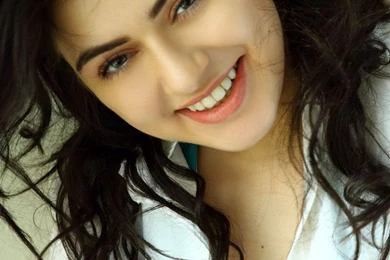 Free Download Wallpapers HD : Hansika Motwani Hd Wallpapers