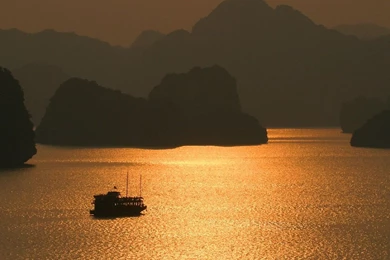 HalongBaySunset.jpg