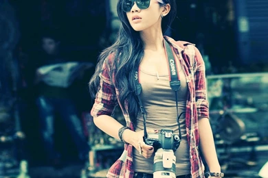 Download Wallpapers 2048x2048 Girl, Camera, Style, Shirt, Street ...