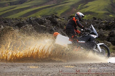2010 KTM 990 Action