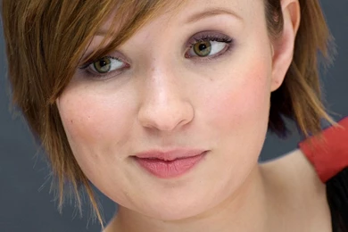 Emily Browning Mobile Wallpapers 11910