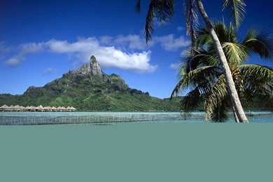 Bora bora shoreline.jpg