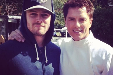 Arrow stephen amell and john barrowman 286e75ea7dc7ae76de9dde11b4e4042e large 123183.jpg