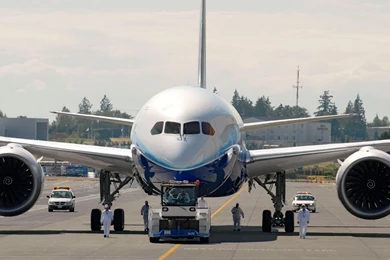 Boeing B787 Dreamliner Taxiing On Runway Wallpapers 734