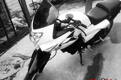 White And Black Hero Karizma R Picture 2. Album ID Is 47300. Bike ...