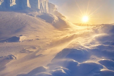 Download 1600x1200 Arctic Sun Wallpapers