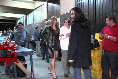 FIRMA ESPERANZA GOMEZ DESPIDIENDOSE DEL PÚBLICO MEXICANO YouTube ...