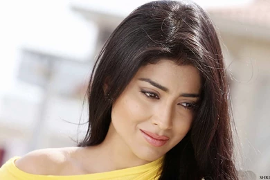 Indian Simple Girl Shriya Saran Hd Wallpapers