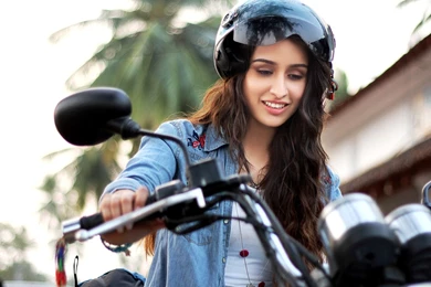 Nice Wallpapers Of Shraddha Kapoor In Saree