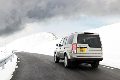 Download Wallpapers Land Rover Discovery 4 On Snowy Road (1920 X ...