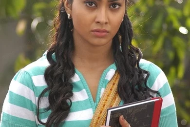 Shriya Tamil Wallpaper, Shriya Desktop Picture, Shriya Posters ...