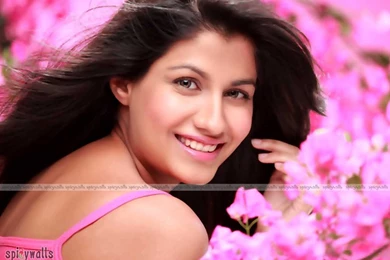 Shreya Dhanwanthary Wallpapers