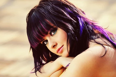 Pretty Girl With Brown Hair Green Eyes   Wallpaper.