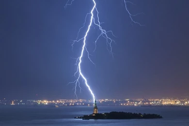 Cool Lightning Strikes Wallpaper.