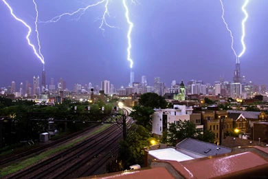 Triple Lightning Strike Over Chicago : Pics
