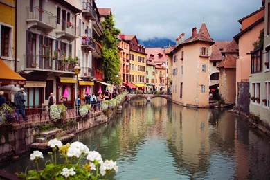 Picturesque Canal In Annecy, France Wallpapers And Images ...