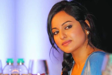 Sonakshi Sinha Bollywood Actress Hot HD Wallpapers
