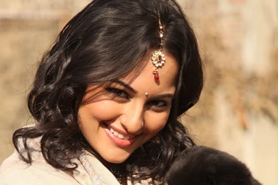Sonakshi Sinha Beautiful Smile HD Wallpapers