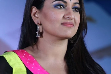 CELEBRITIES VIEW BUZZ: Shahid Kapoor And Sonakshi Sinha At R ...