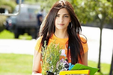 Sonam Kapoor HD Wallpapers Free Download