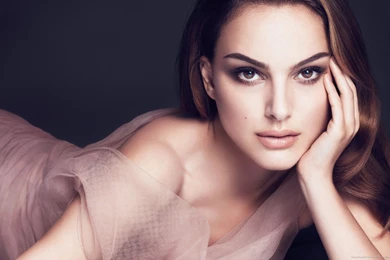 Download 1680x1050 Natalie Portman Glamorous Wallpapers