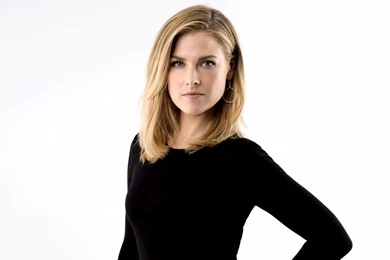 Ali Larter With Pearls On Her Necklace Wallpapers