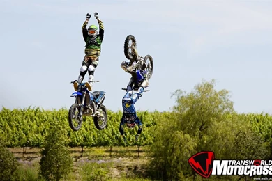 FMX_motocross_stunt_fancy_wallpaper_42_1440x900.jpg