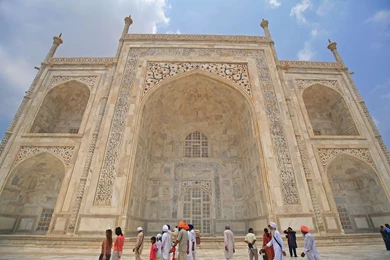 Taj_mahal_in_agra__india_front other.jpg